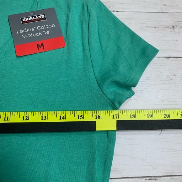 New Kirkland green v-neck cotton tee Sz. M - Picture 6 of 8